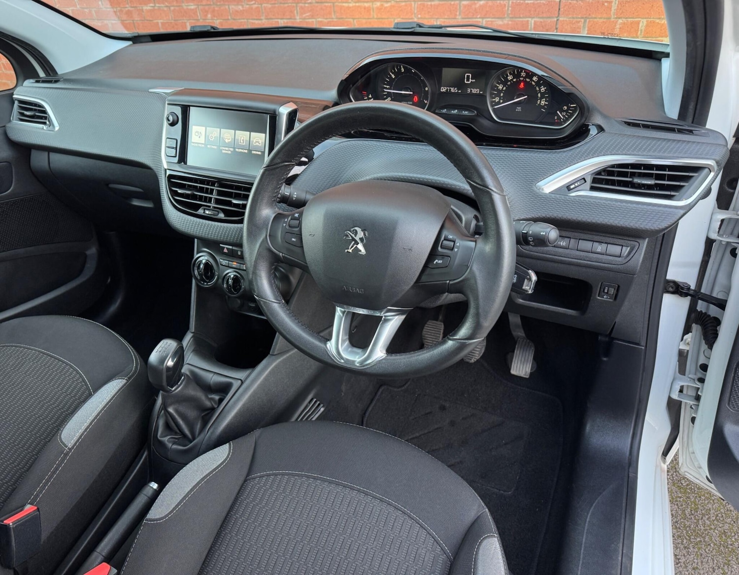 Used Peugeot 208 2016 for sale - 77613066: Photo 2