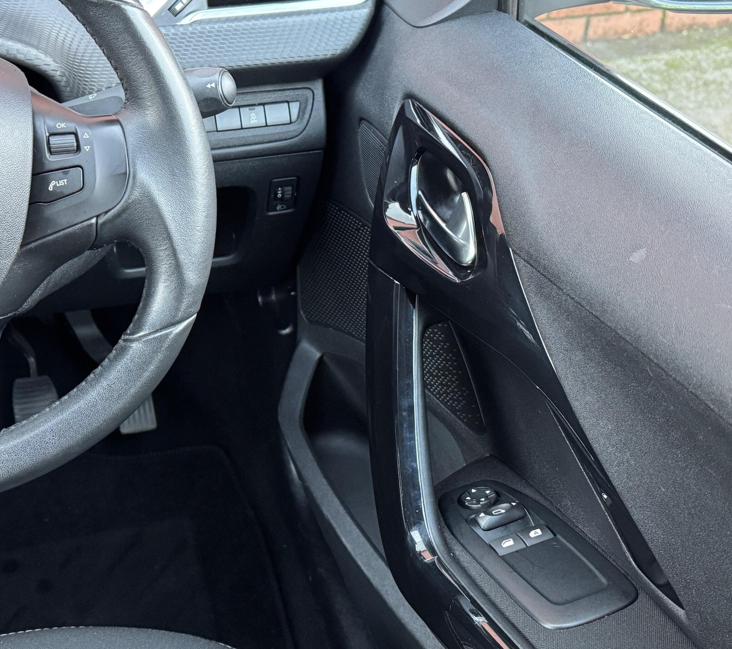 Used Peugeot 208 2016 for sale - 77613066: Photo 23