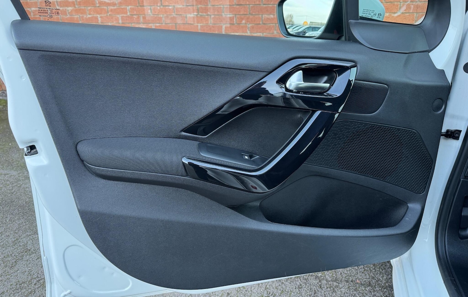 Used Peugeot 208 2016 for sale - 77613066: Photo 27