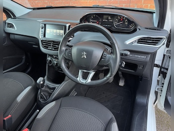 Used Peugeot 208 2016 for sale - 77613066: Photo