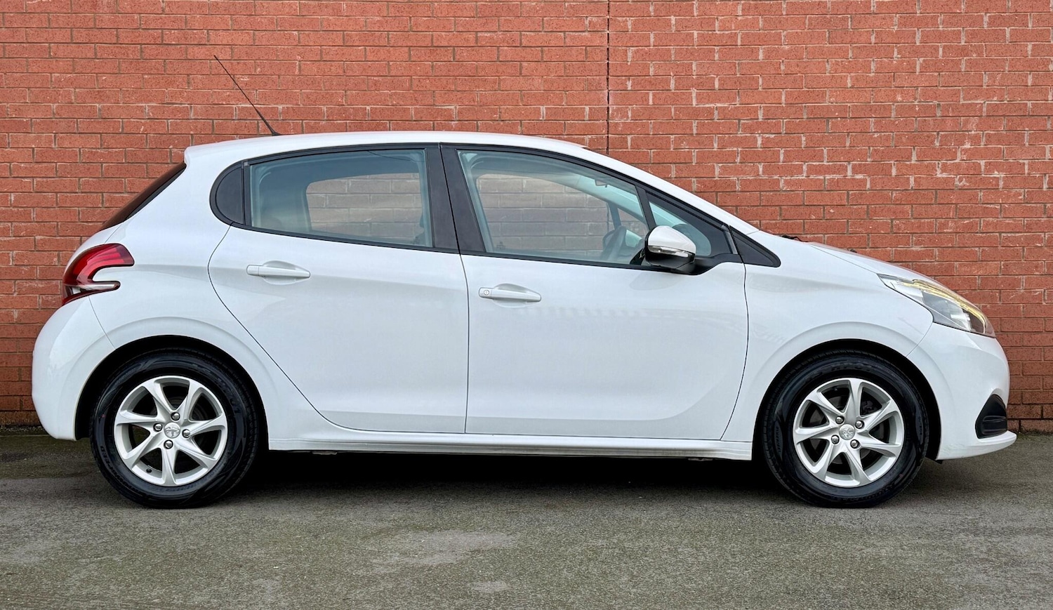 Used Peugeot 208 2016 for sale - 77613066: Photo 3