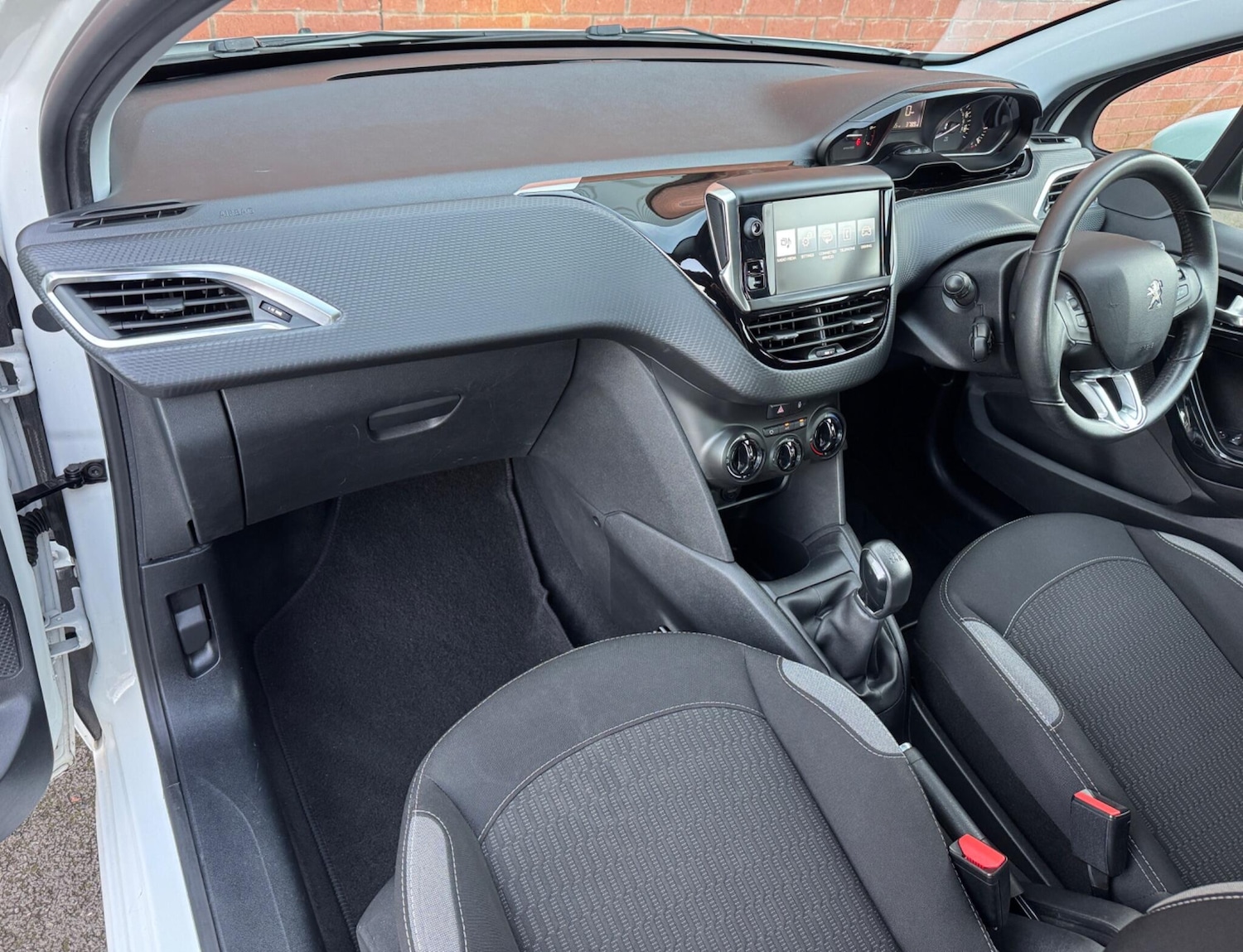 Used Peugeot 208 2016 for sale - 77613066: Photo 30