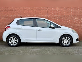 Used Peugeot 208 2016 for sale - 77613066: Photo