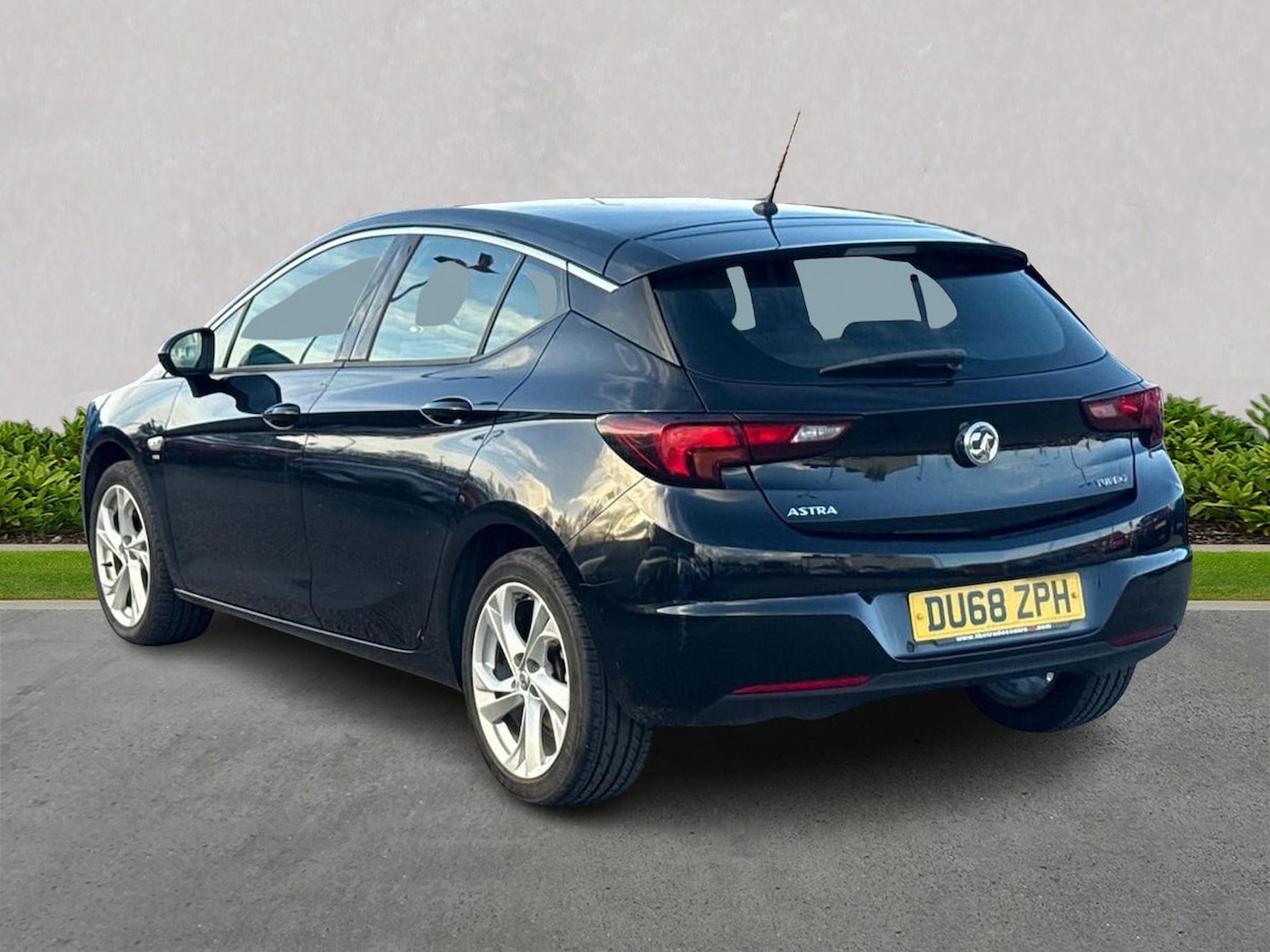 Used Vauxhall Astra 2018 for sale - 77001845: Photo 2