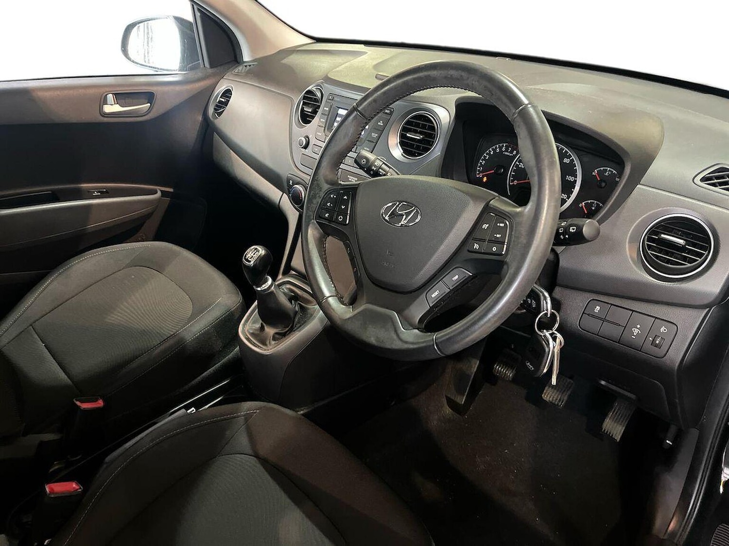 Used Hyundai i10 2017 for sale - 76735627: Photo 15