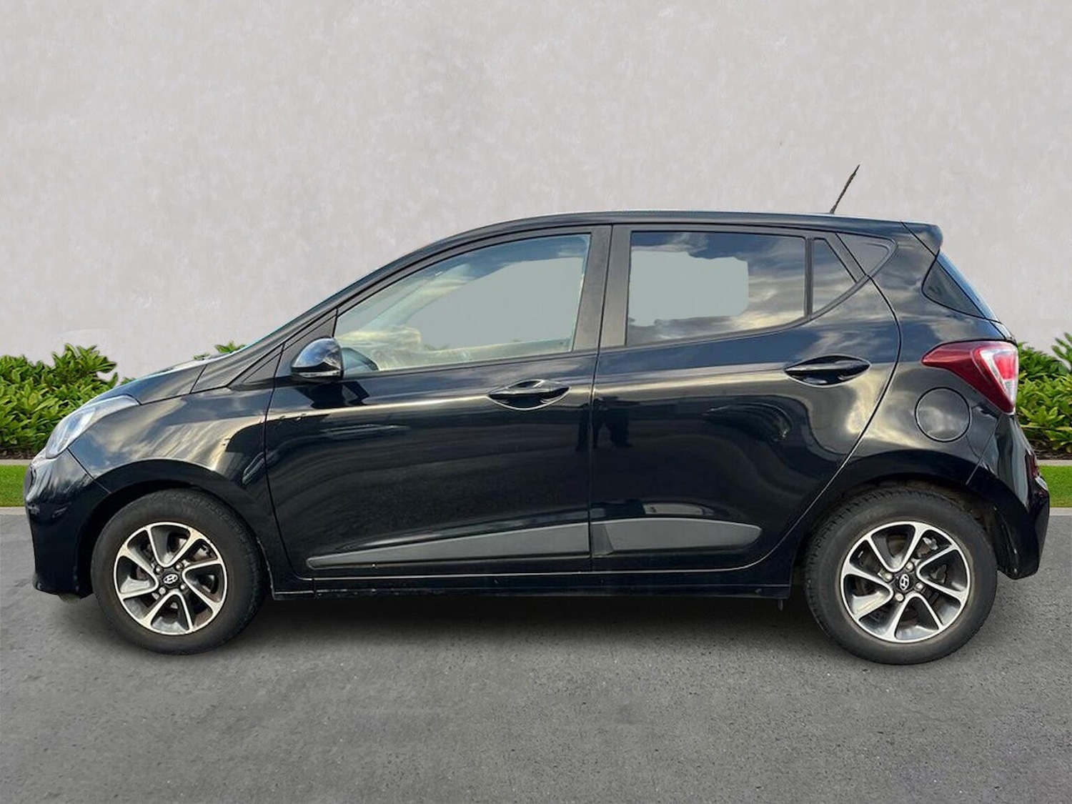 Used Hyundai i10 2017 for sale - 76735627: Photo 19
