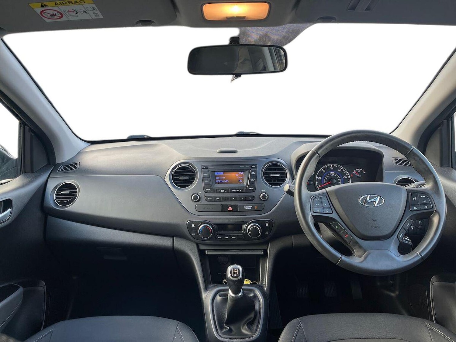 Used Hyundai i10 2017 for sale - 76735627: Photo 8