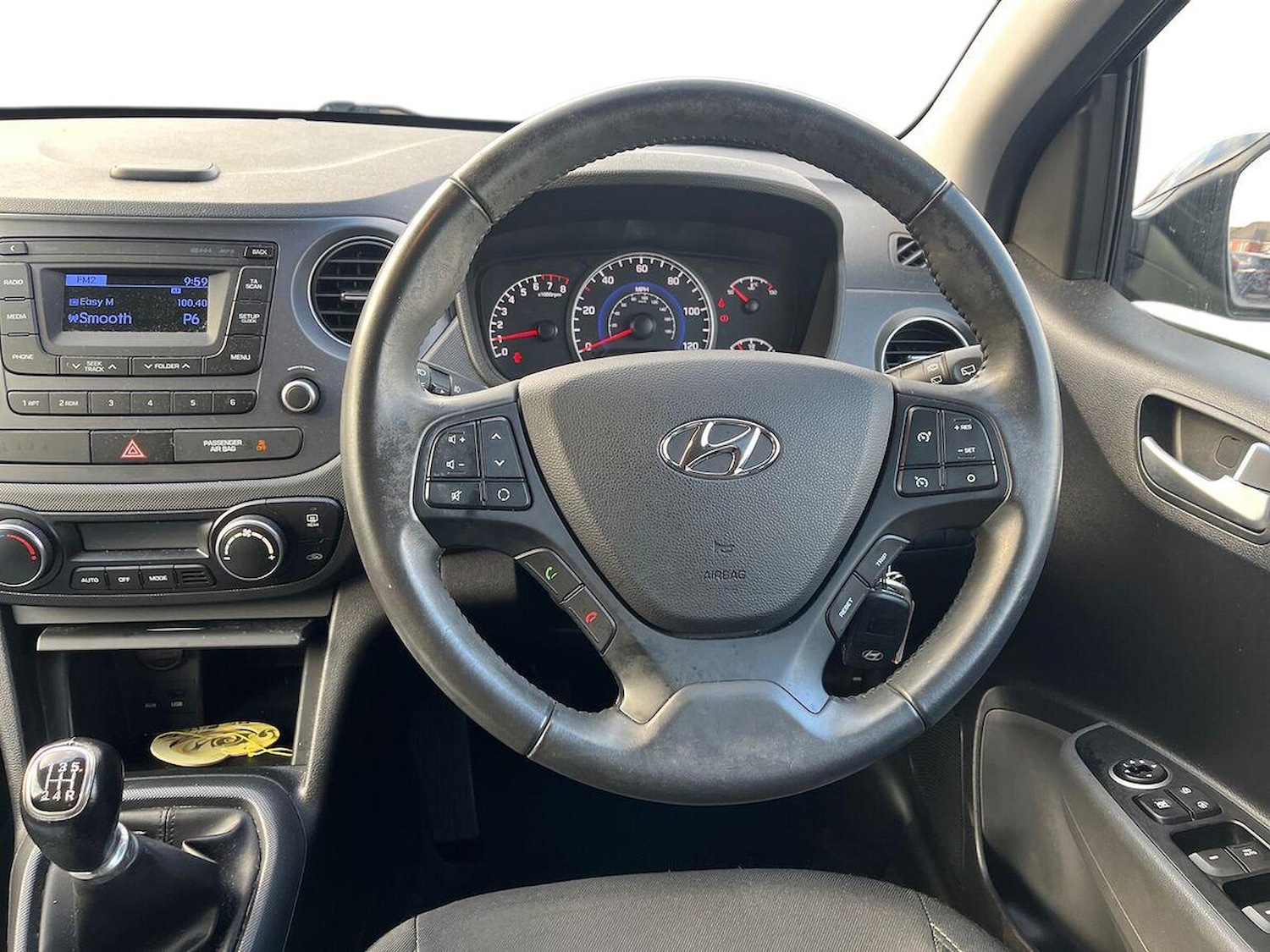 Used Hyundai i10 2017 for sale - 76735627: Photo 9