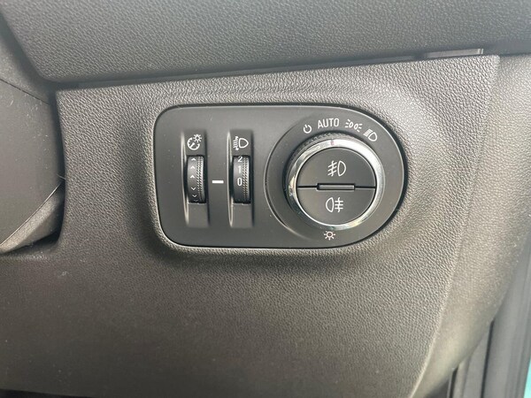 Used Vauxhall Corsa 2015 for sale - 76102476: Photo 32