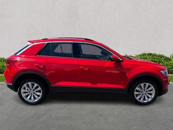 Used Volkswagen T-Roc 2018 for sale - 75497749: Photo