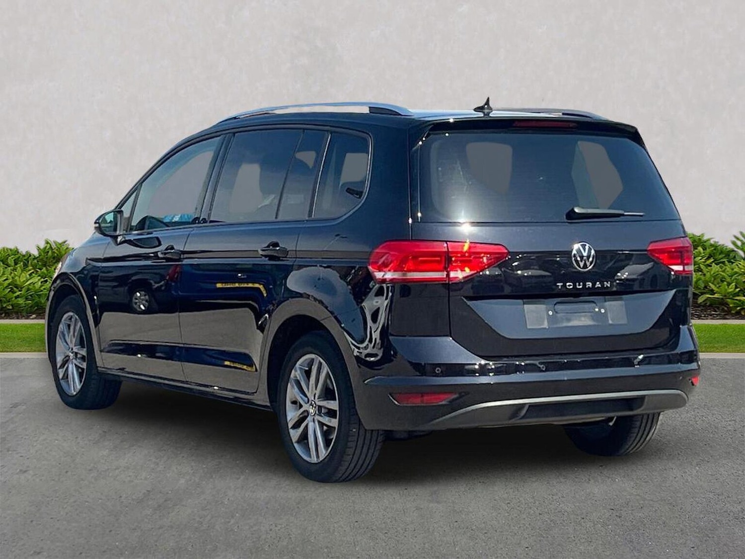 Used Volkswagen Touran 2024 for sale - 78198102: Photo 2