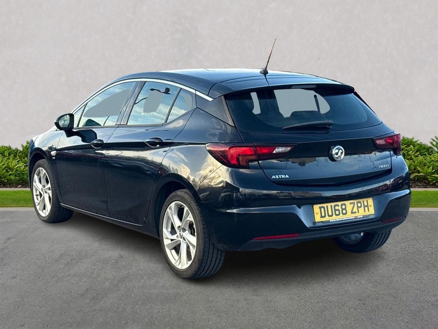 Used Vauxhall Astra 2018 for sale - 76897099: Photo 2