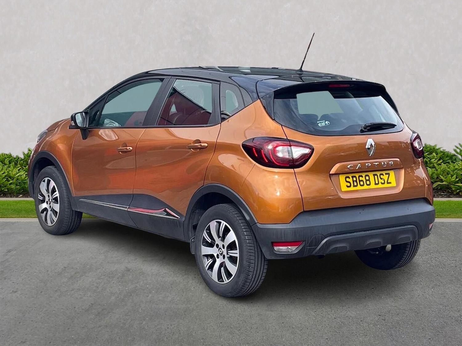 Used Renault Captur 2018 for sale - 78195501: Photo 2