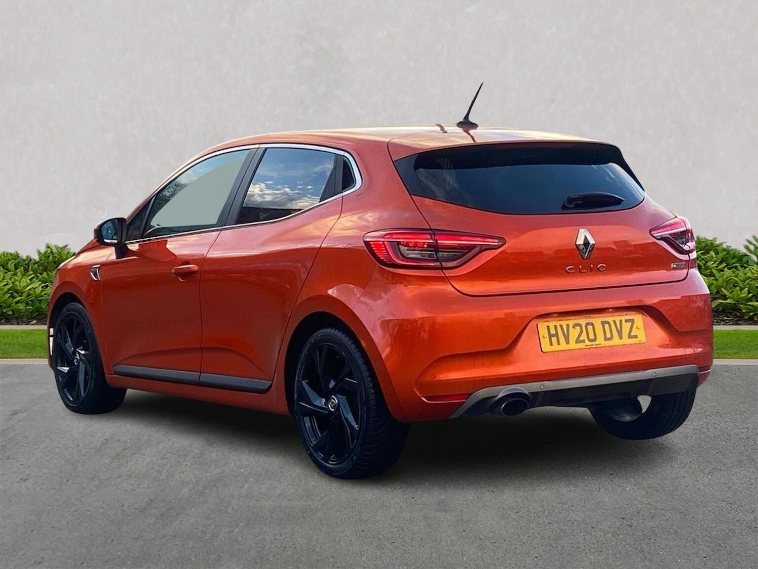 Used Renault Clio 2020 for sale - 76741205: Photo 2