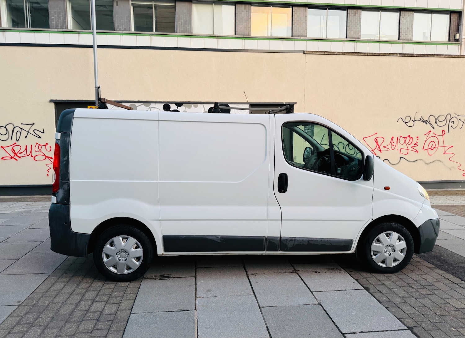 Used Vauxhall Vivaro 2013 for sale - 77225384: Photo 2
