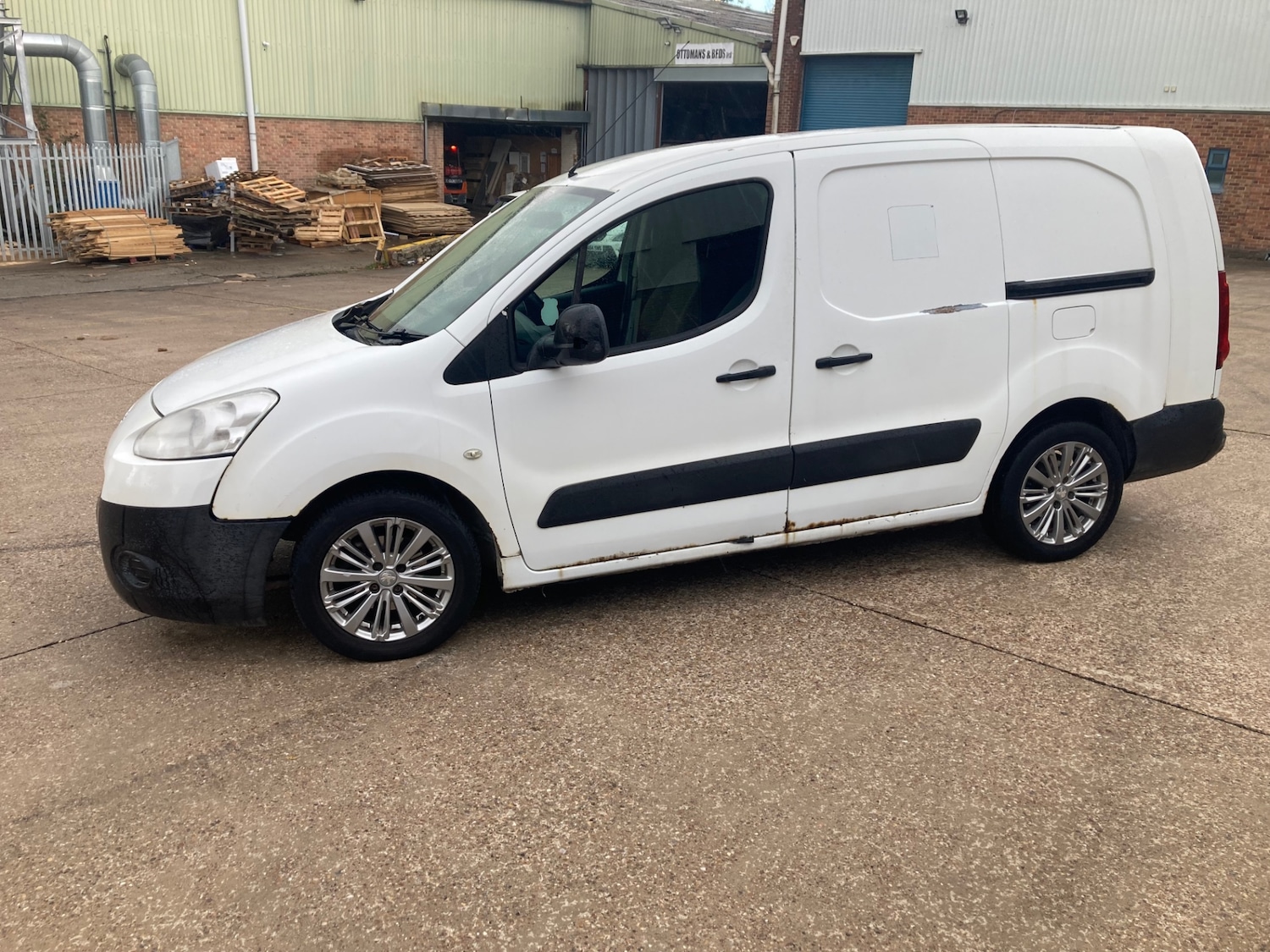 Used Peugeot Partner 2011 for sale - 76330487: Photo 4