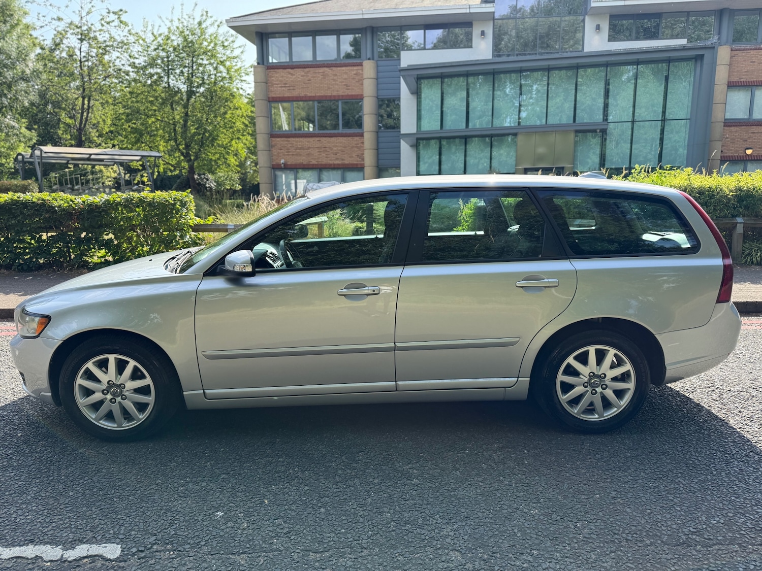Used Volvo V50 2008 for sale - 75984935: Photo 2