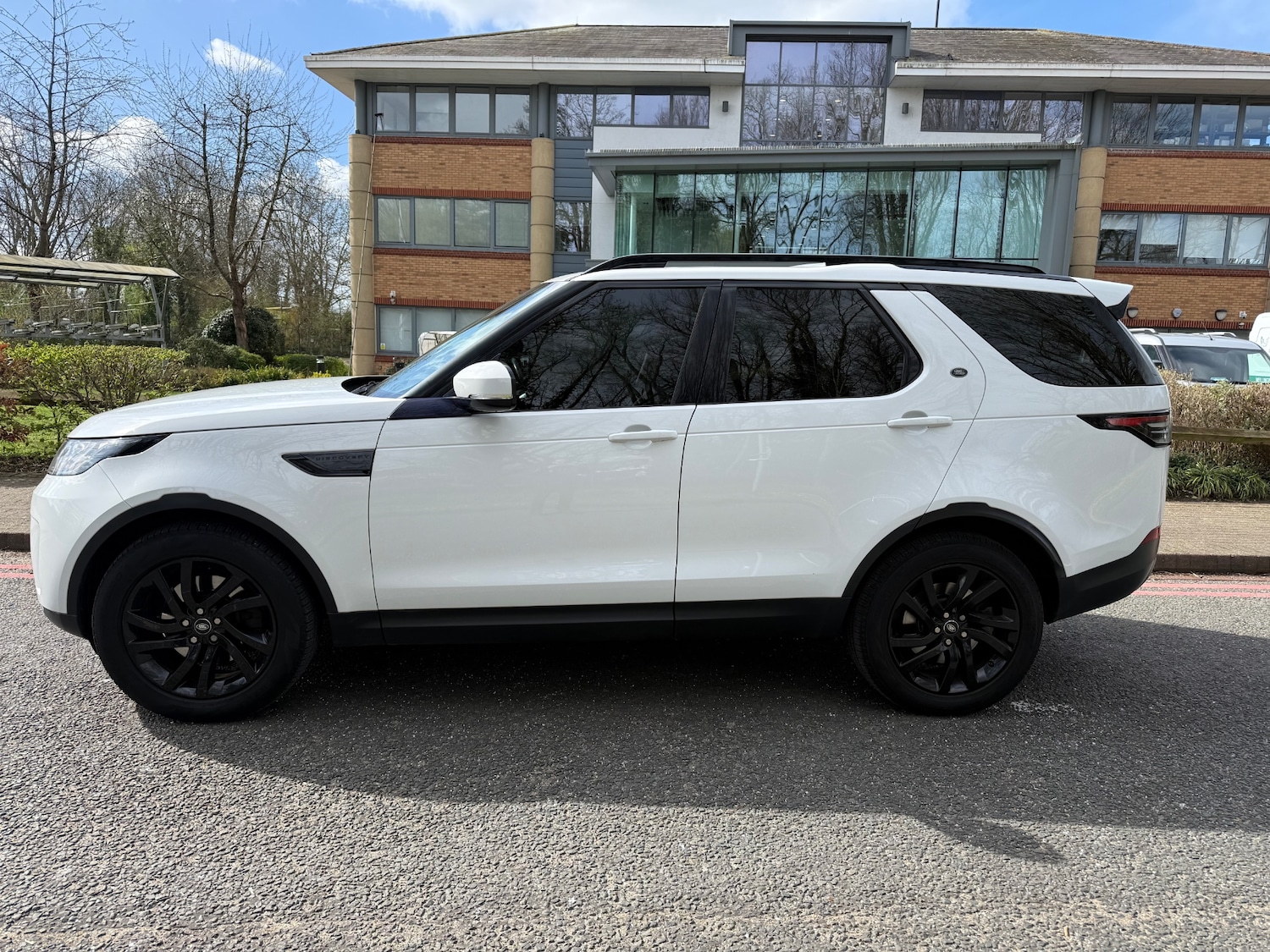 Used Land Rover Discovery 2019 for sale - 78070658: Photo 2