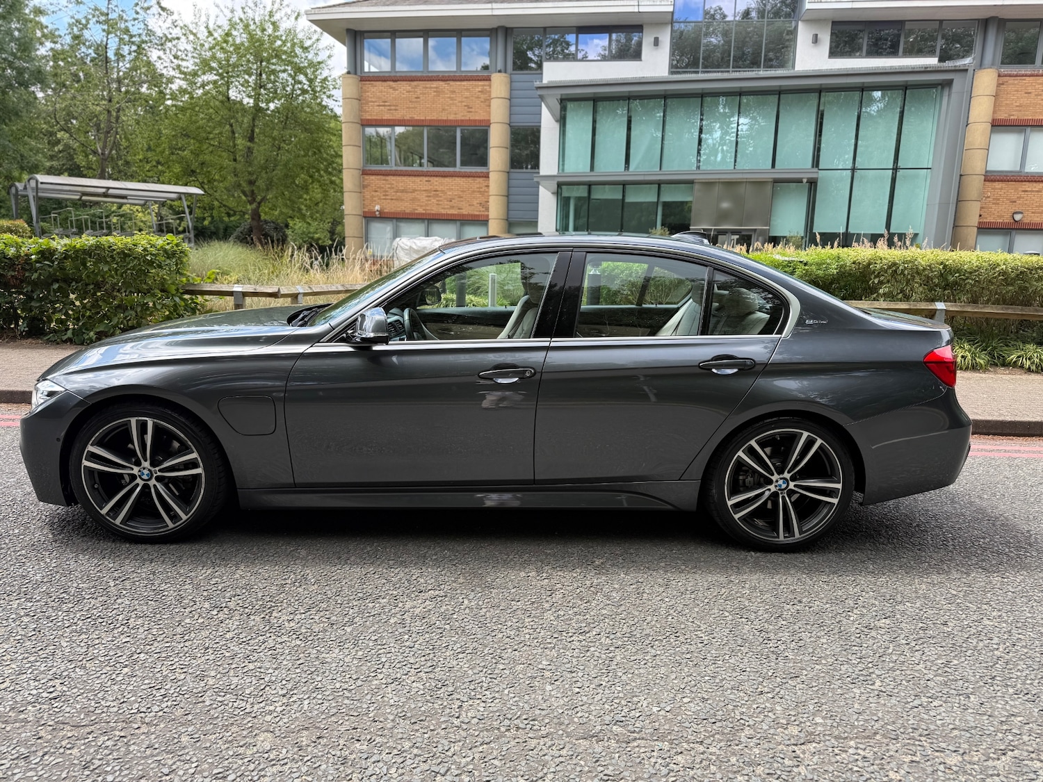 Used BMW 3 Series 2016 for sale - 76041591: Photo 2