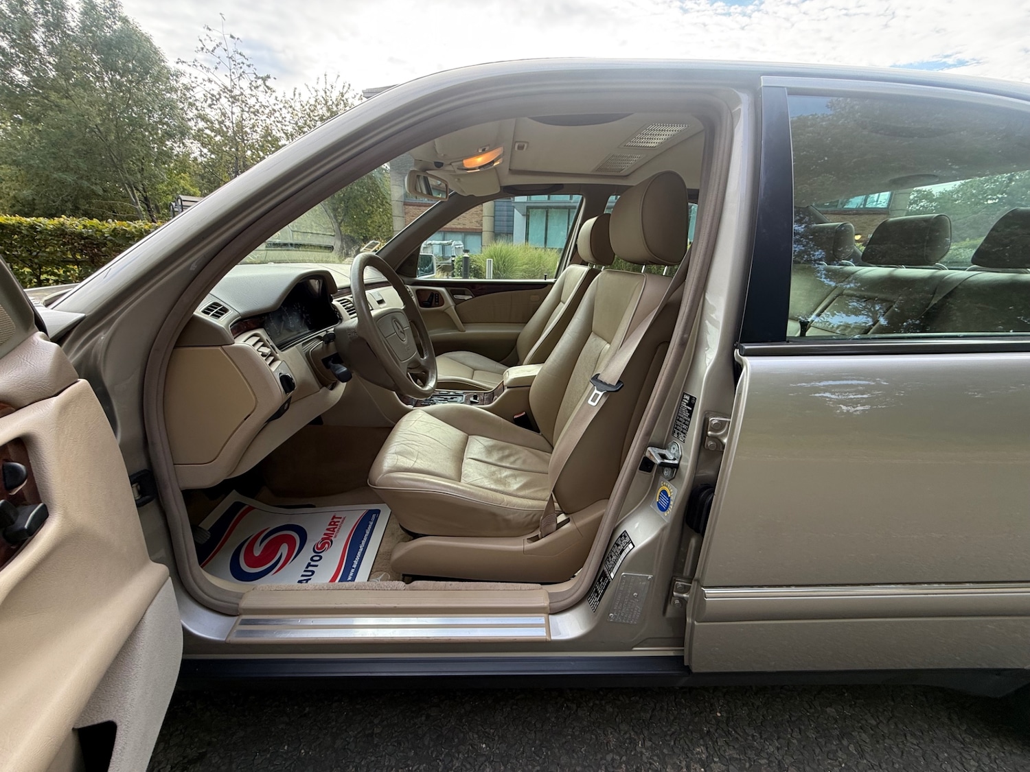 Used Mercedes-Benz E Class 2002 for sale - 76041547: Photo 10