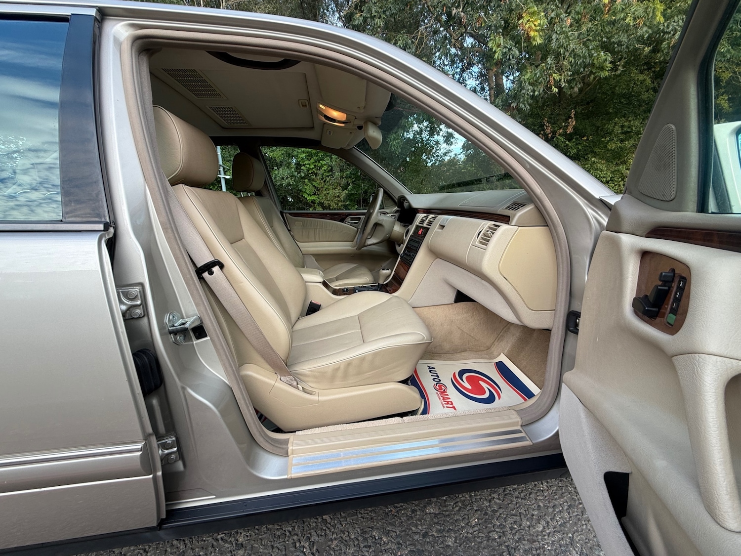 Used Mercedes-Benz E Class 2002 for sale - 76041547: Photo 11