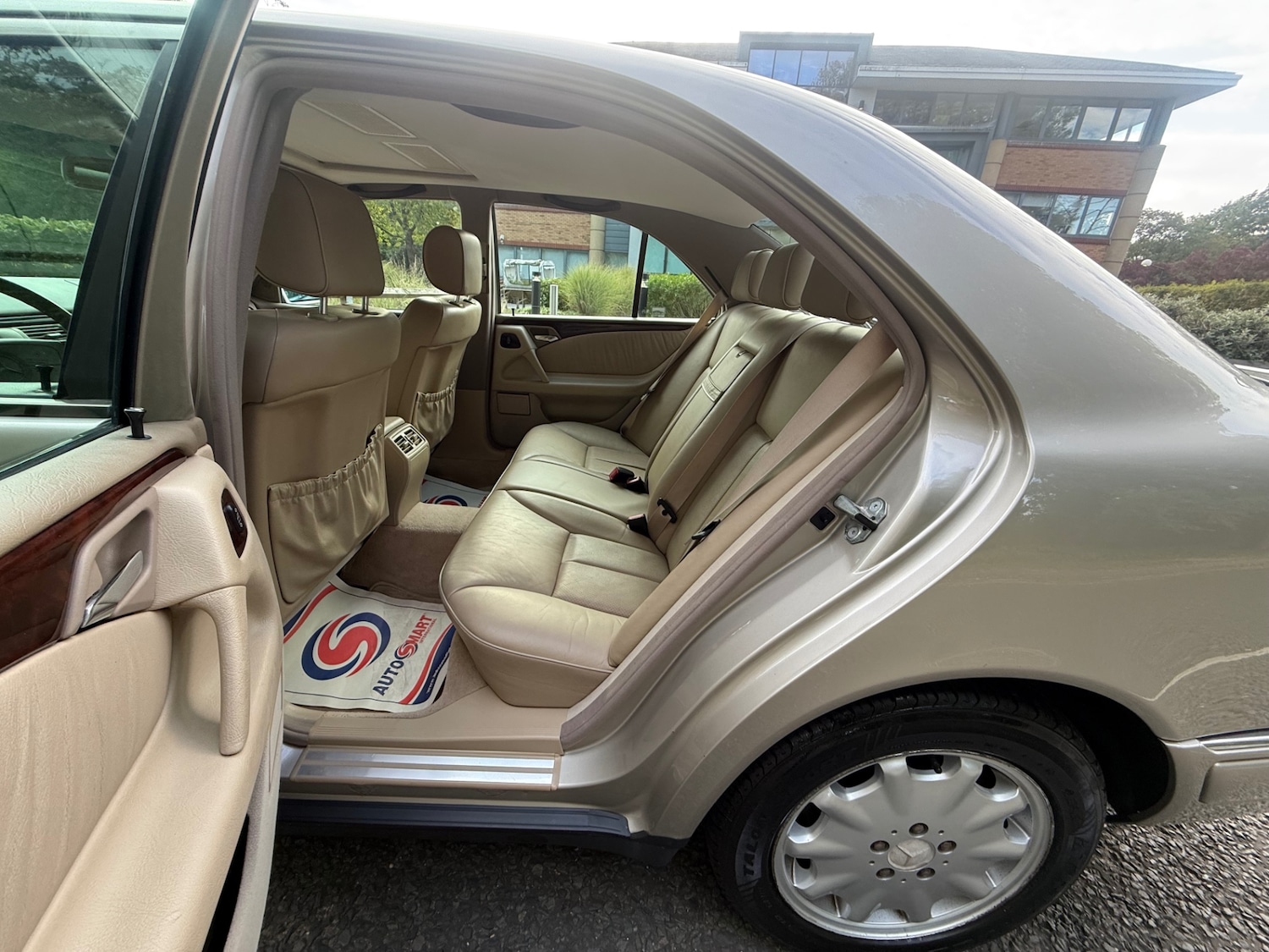 Used Mercedes-Benz E Class 2002 for sale - 76041547: Photo 12