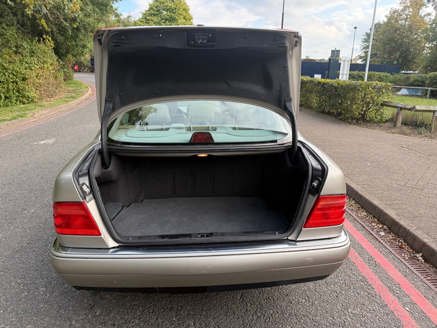 Used Mercedes-Benz E Class 2002 for sale - 76041547: Photo 14