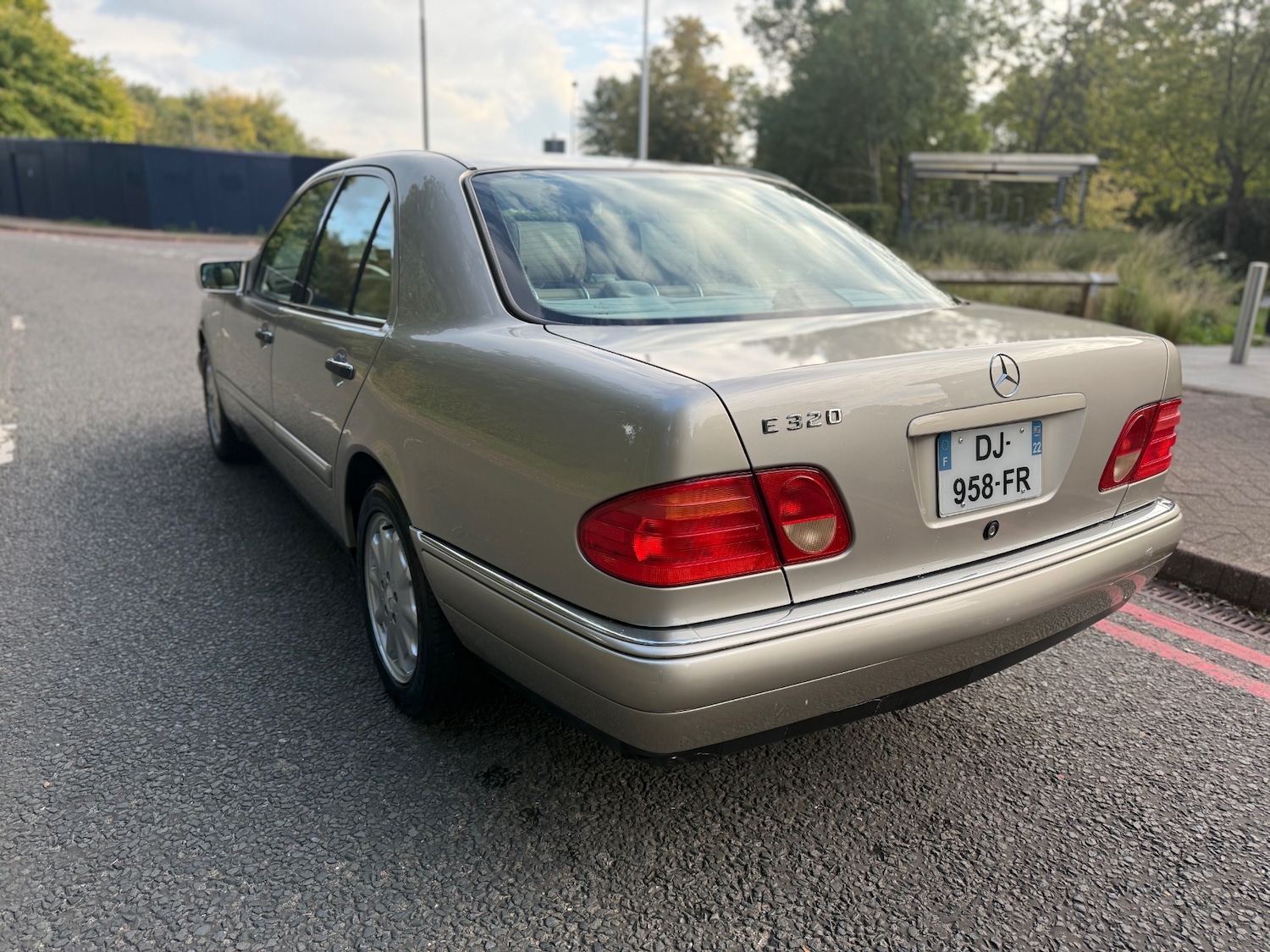 Used Mercedes-Benz E Class 2002 for sale - 76041547: Photo 3