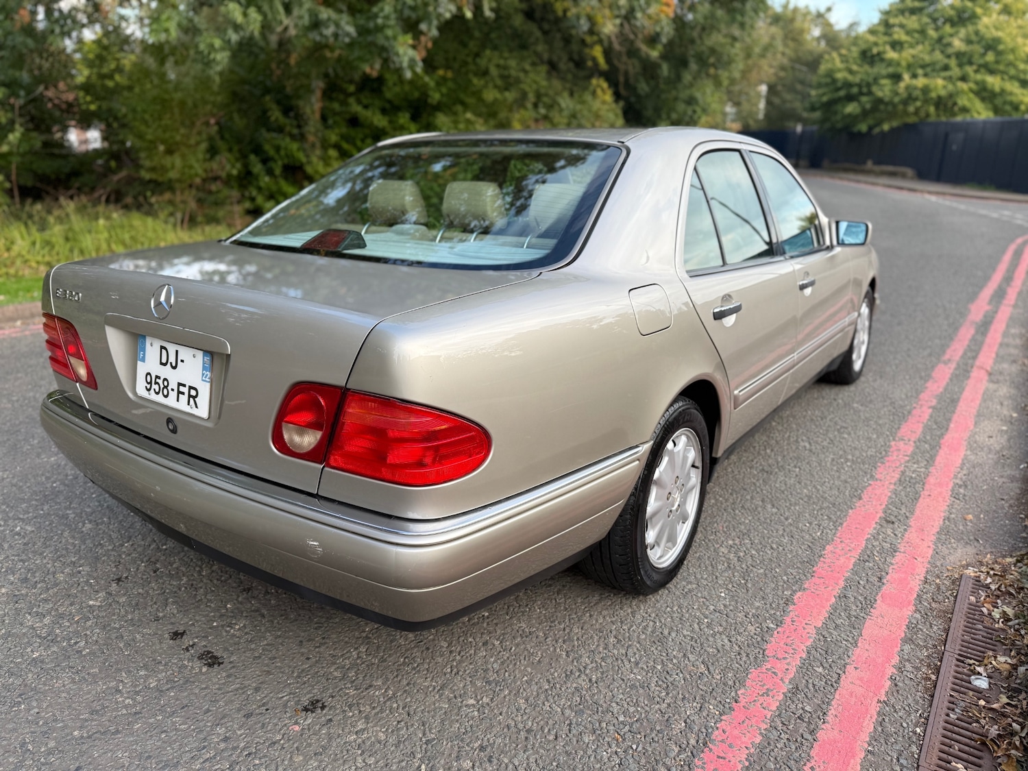 Used Mercedes-Benz E Class 2002 for sale - 76041547: Photo 5