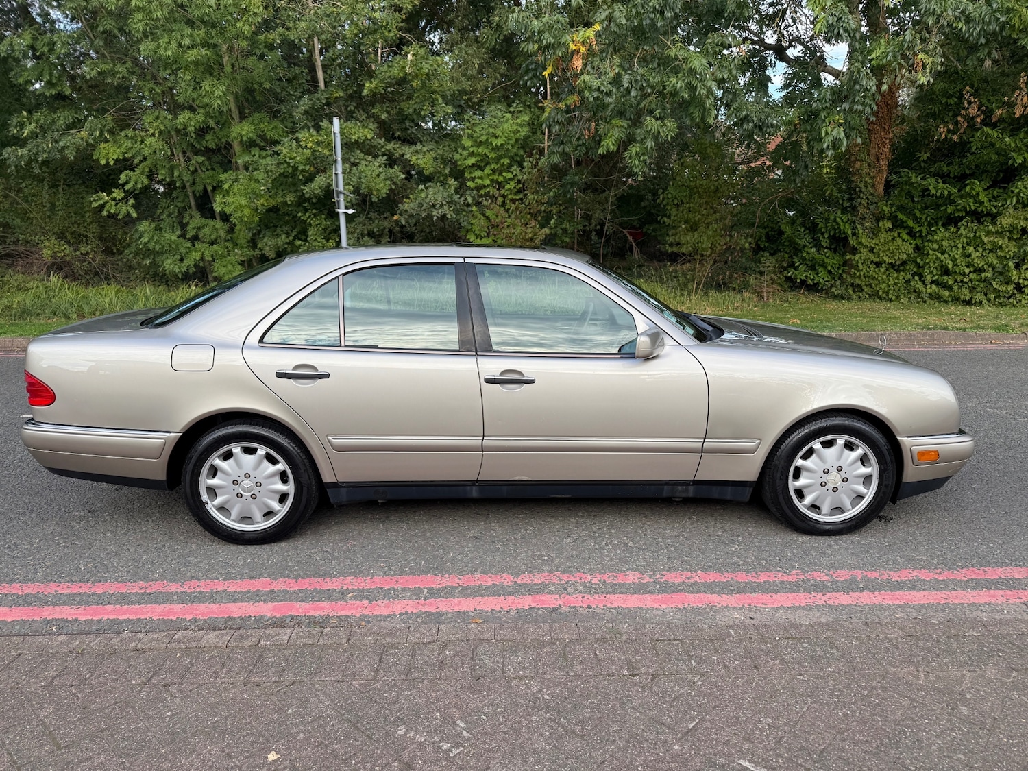Used Mercedes-Benz E Class 2002 for sale - 76041547: Photo 6