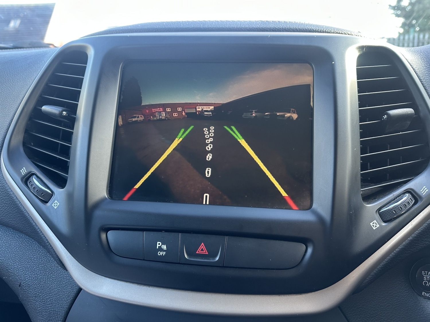 Used Jeep Cherokee 2015 for sale - 78098127: Photo 24