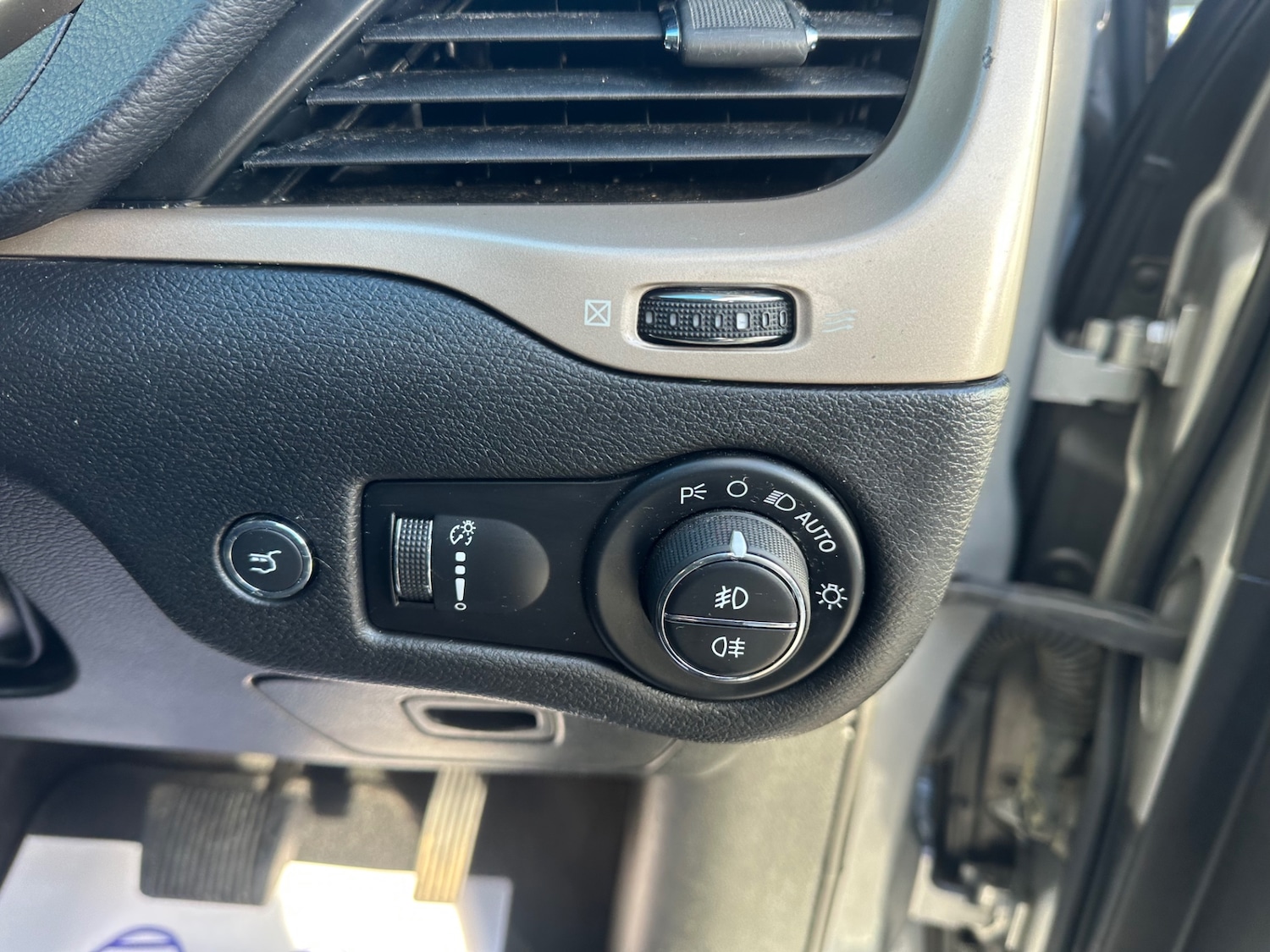 Used Jeep Cherokee 2015 for sale - 78014835: Photo 15