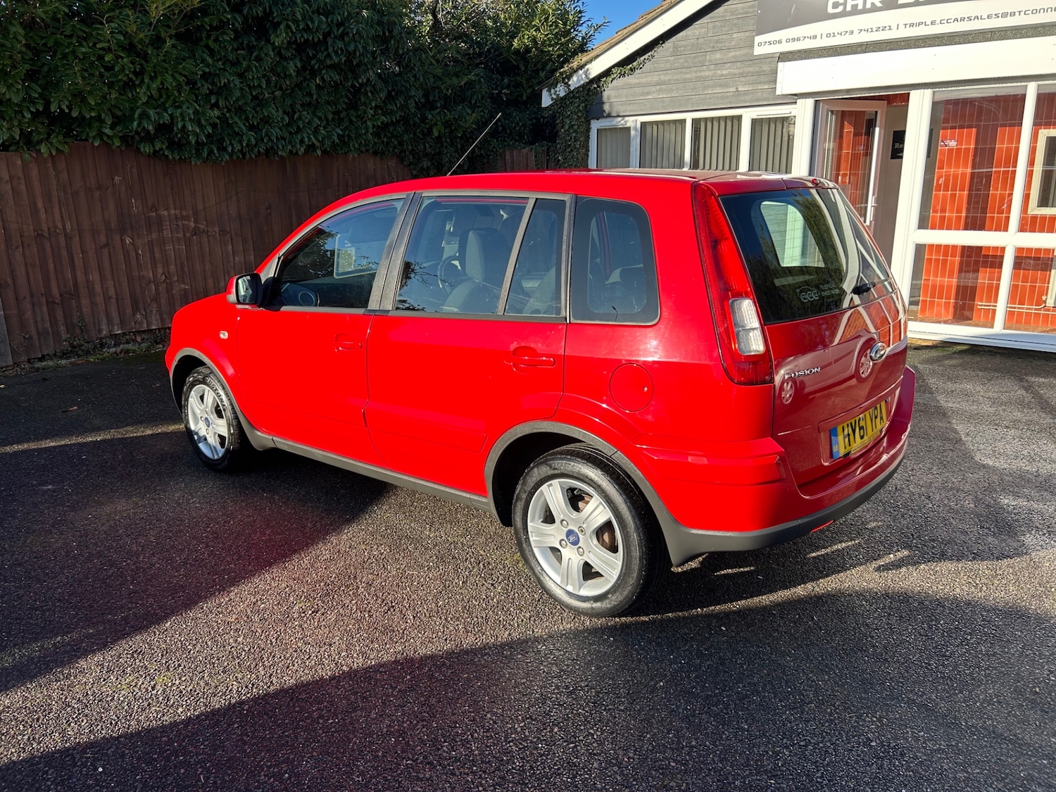 Used Ford Fusion 2011 for sale - 76817636: Photo 4