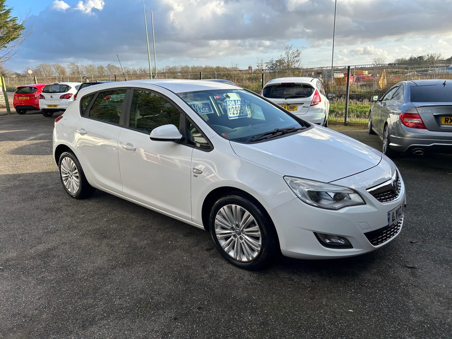 Used Vauxhall Astra 2012 for sale - 76918085: Photo 1