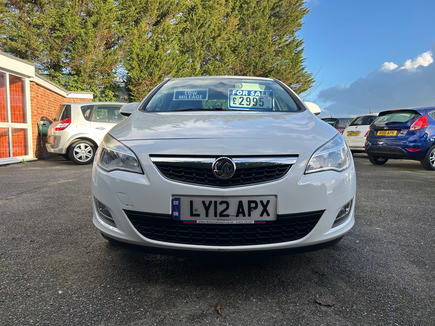 Used Vauxhall Astra 2012 for sale - 76918085: Photo 2