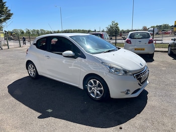 Used Peugeot 208 2014 for sale - 78497381: Photo