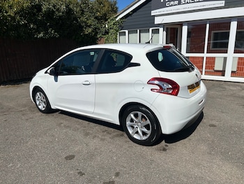 Used Peugeot 208 2014 for sale - 78497381: Photo