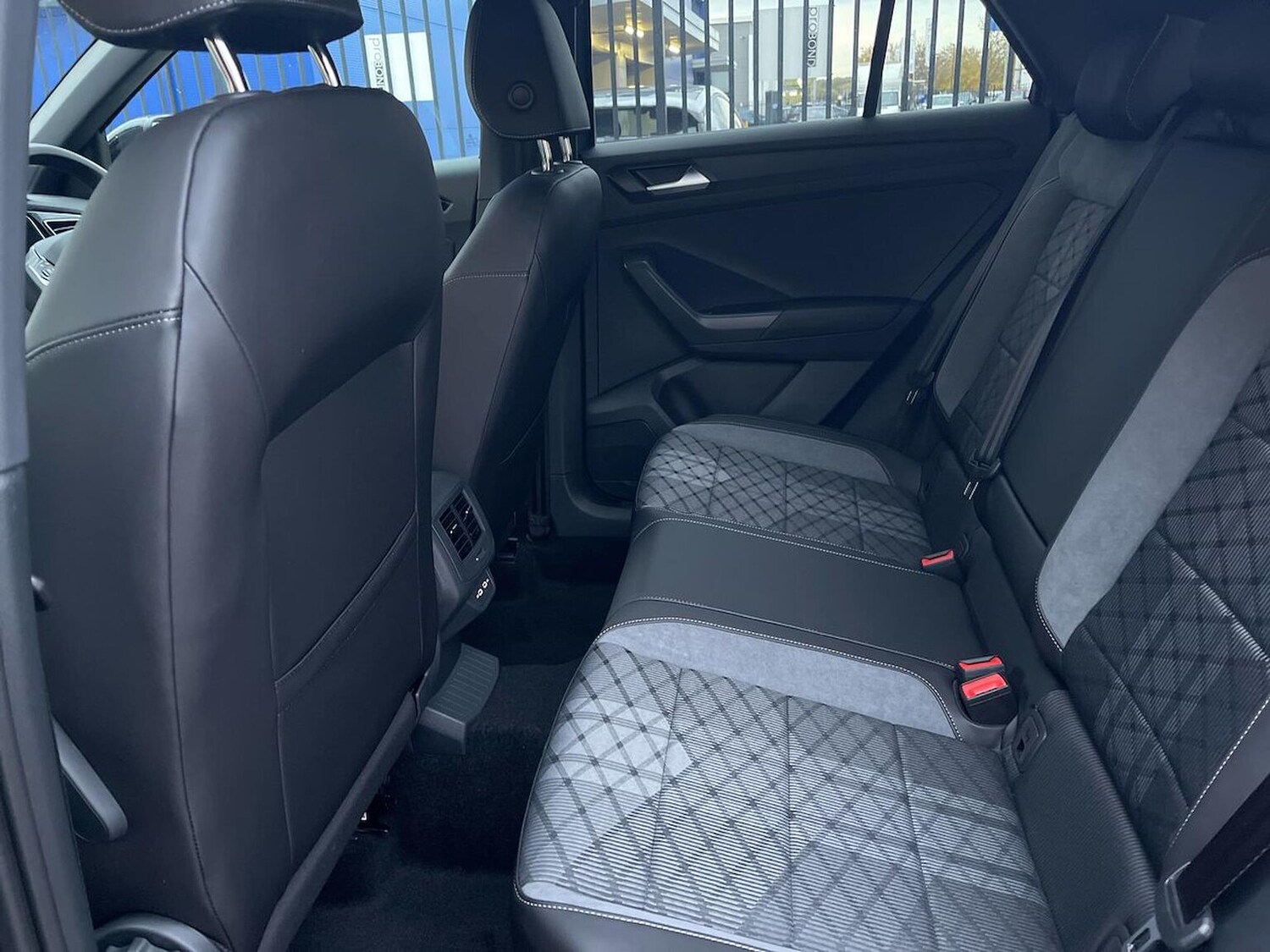 Used Volkswagen T-Roc 2025 for sale - 76490605: Photo 16