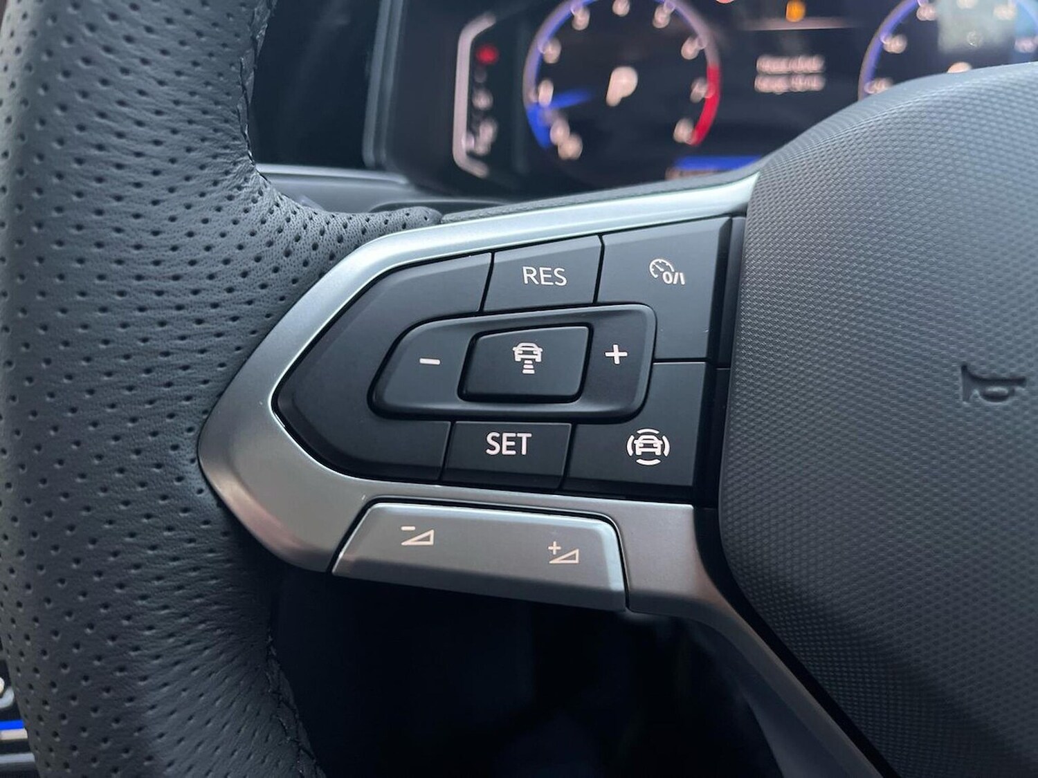 Used Volkswagen T-Roc 2025 for sale - 76490605: Photo 25