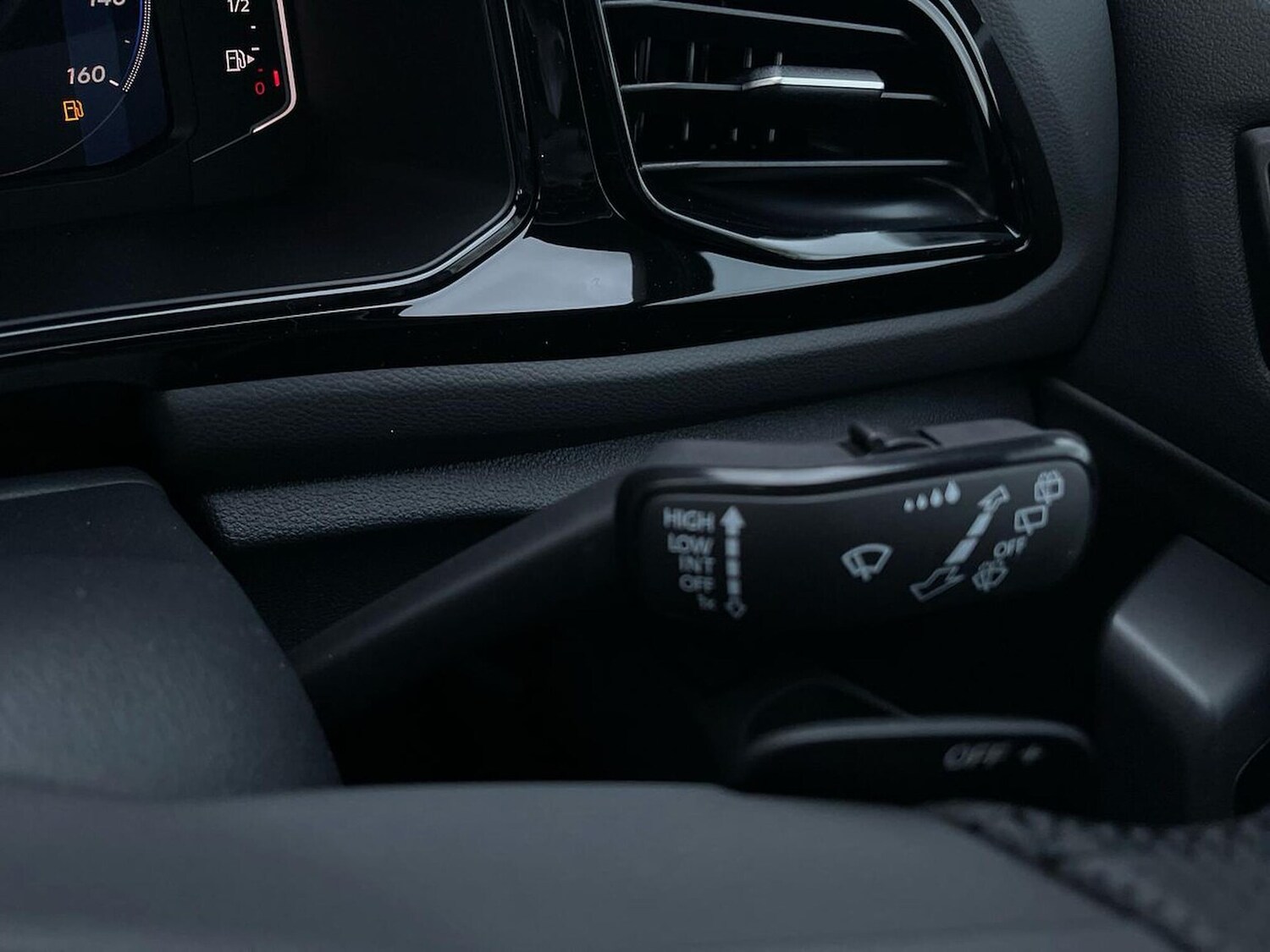 Used Volkswagen T-Roc 2025 for sale - 76490605: Photo 28