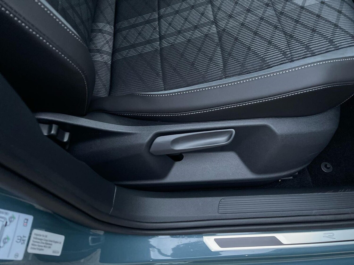 Used Volkswagen T-Roc 2025 for sale - 76490605: Photo 29