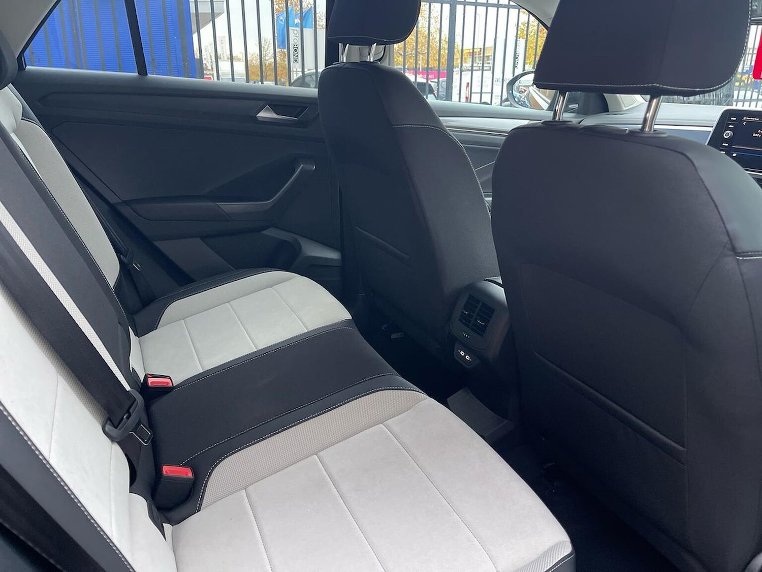 Used Volkswagen T-Roc 2025 for sale - 77487726: Photo 16