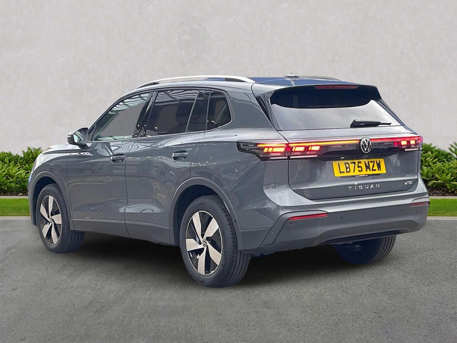 Used Volkswagen Tiguan 2025 for sale - 76490608: Photo 2