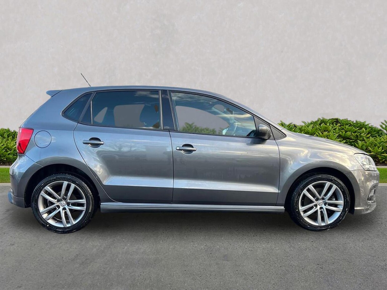 Used Volkswagen Polo 2017 for sale - 76611642: Photo 3