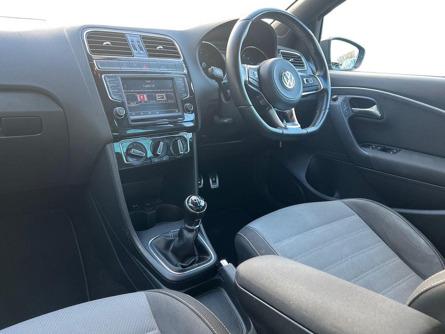 Used Volkswagen Polo 2017 for sale - 76611642: Photo 7