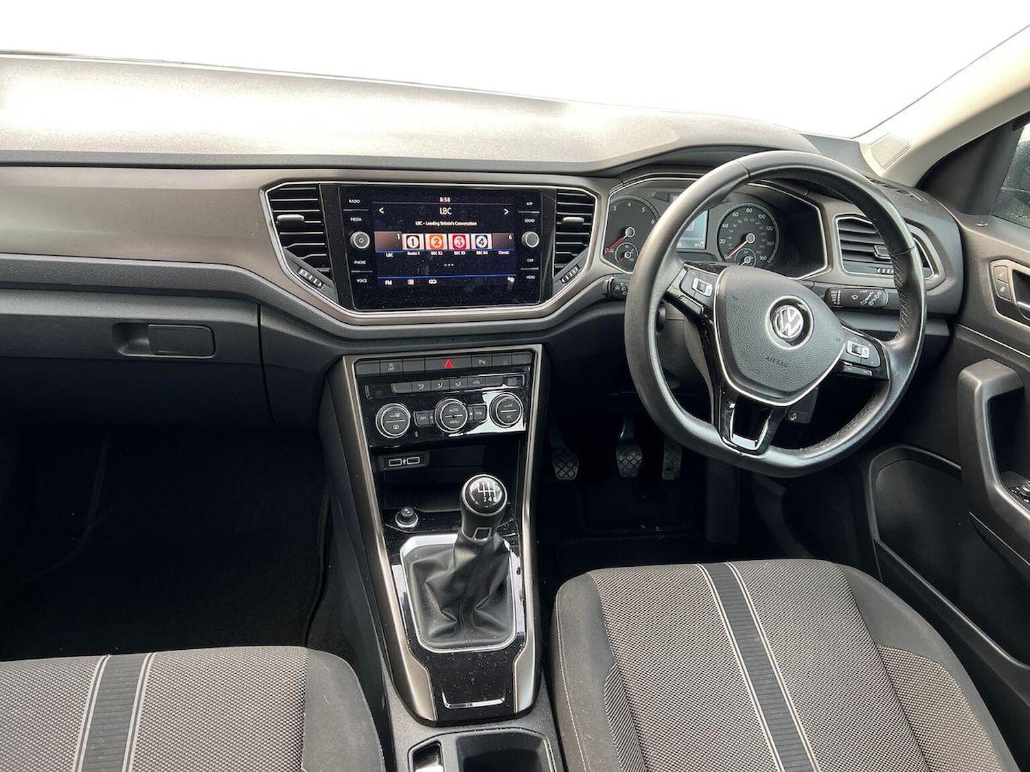 Used Volkswagen T-Roc 2018 for sale - 76725853: Photo 8