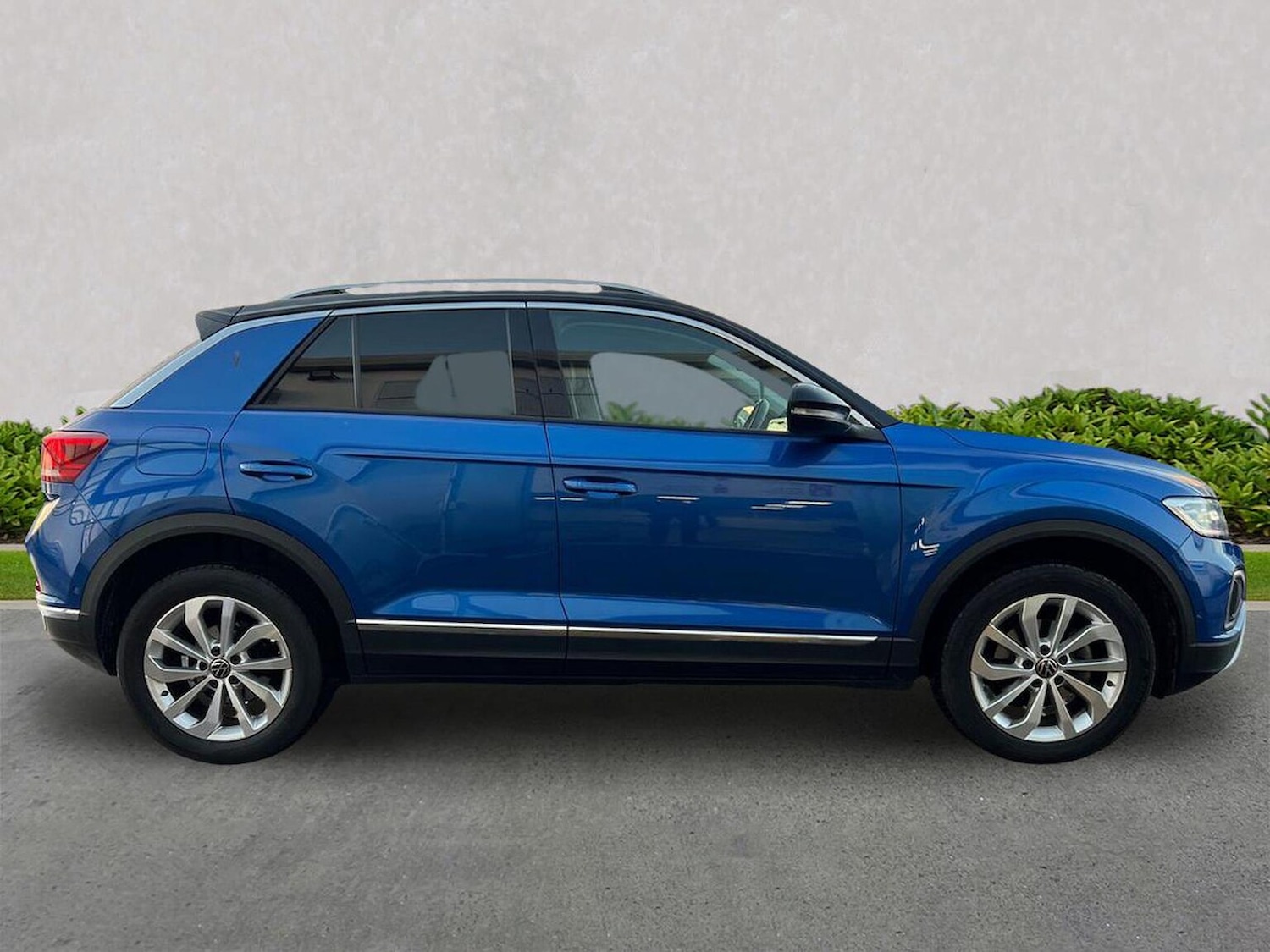 Used Volkswagen T-Roc 2023 for sale - 76611598: Photo 3