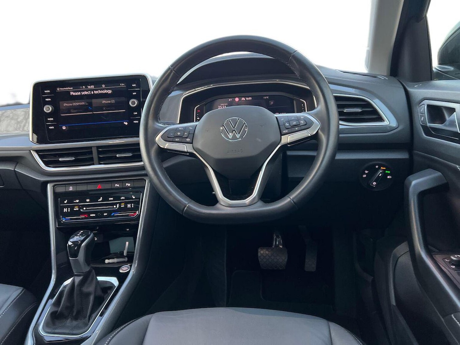 Used Volkswagen T-Roc 2023 for sale - 76611598: Photo 9