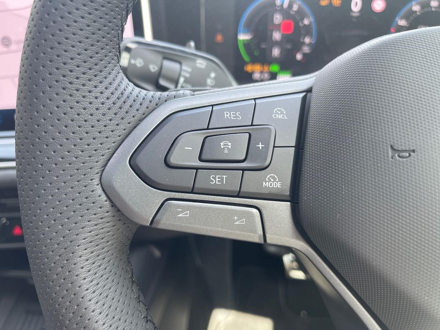 Used Volkswagen Passat 2025 for sale - 77973961: Photo 25