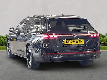 Used Volkswagen Passat 2025 for sale - 76187105: Photo 2